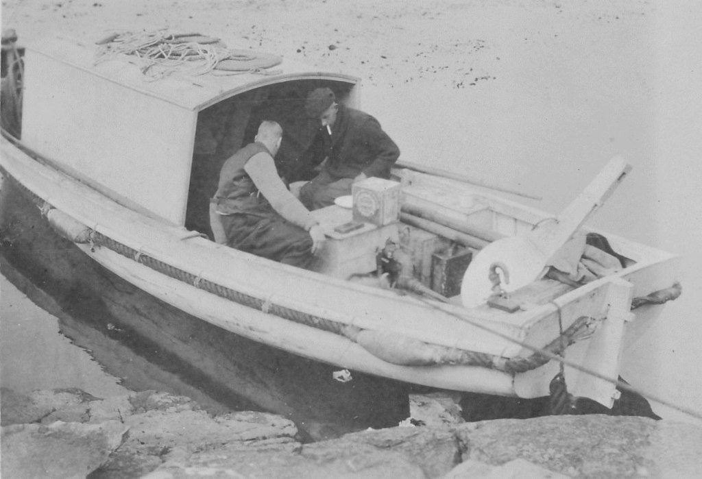 Photograph of Eric Douglas and man in boat DUNIH 1.352