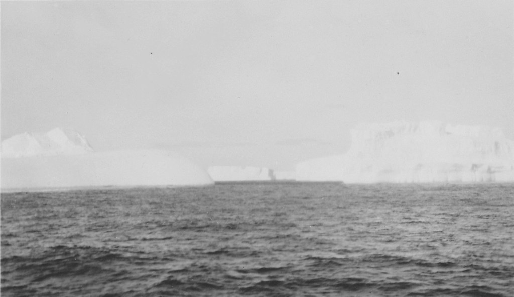 Tabular icebergs DUNIH 1.383