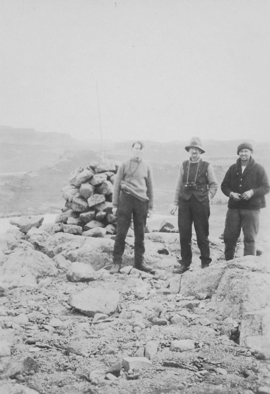 3 BANZARE oficers at Observatory Bay, Kerguelen DUNIH 1.400