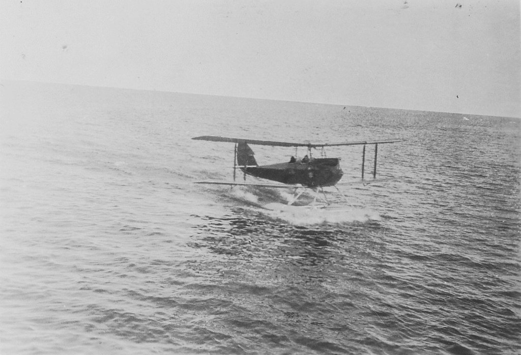Discovery&#39;s seaplane DUNIH 1.433