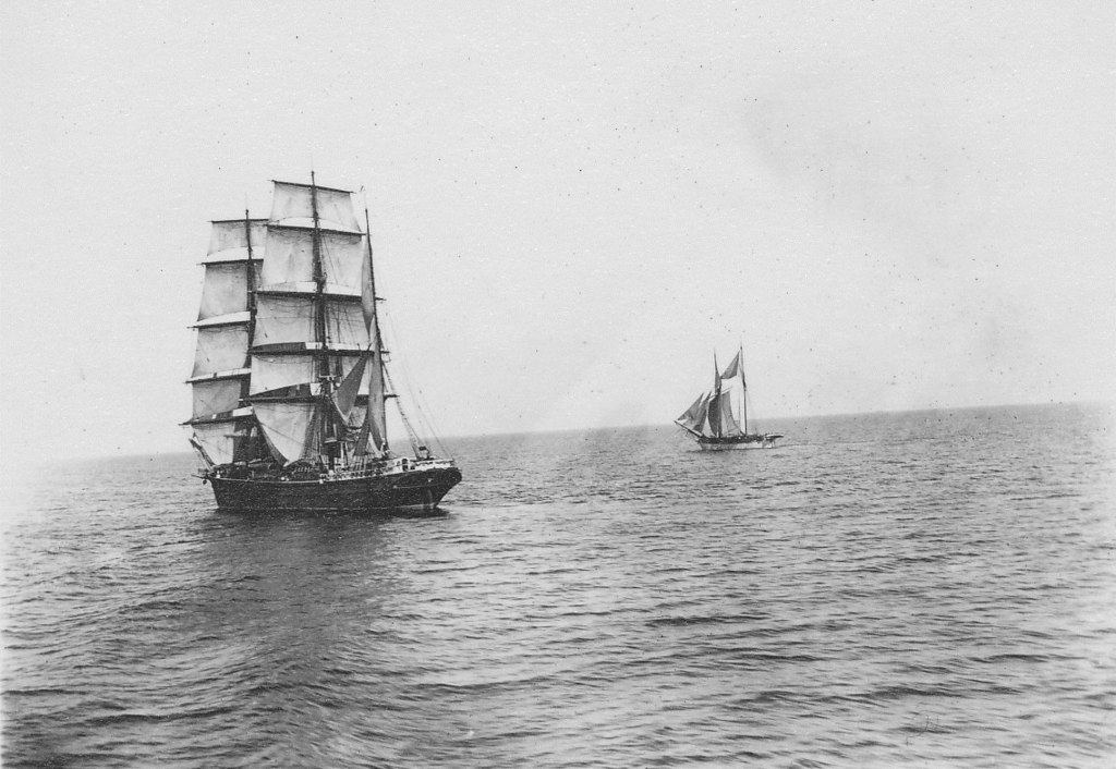 Photograph of wooden barque and sailing boat DUNIH 1.439