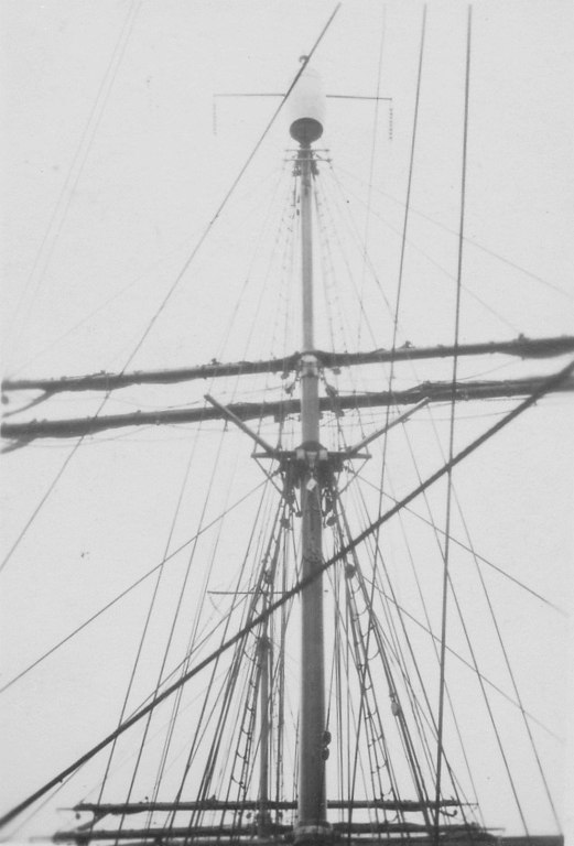 Mast of the Discovery DUNIH 1.442