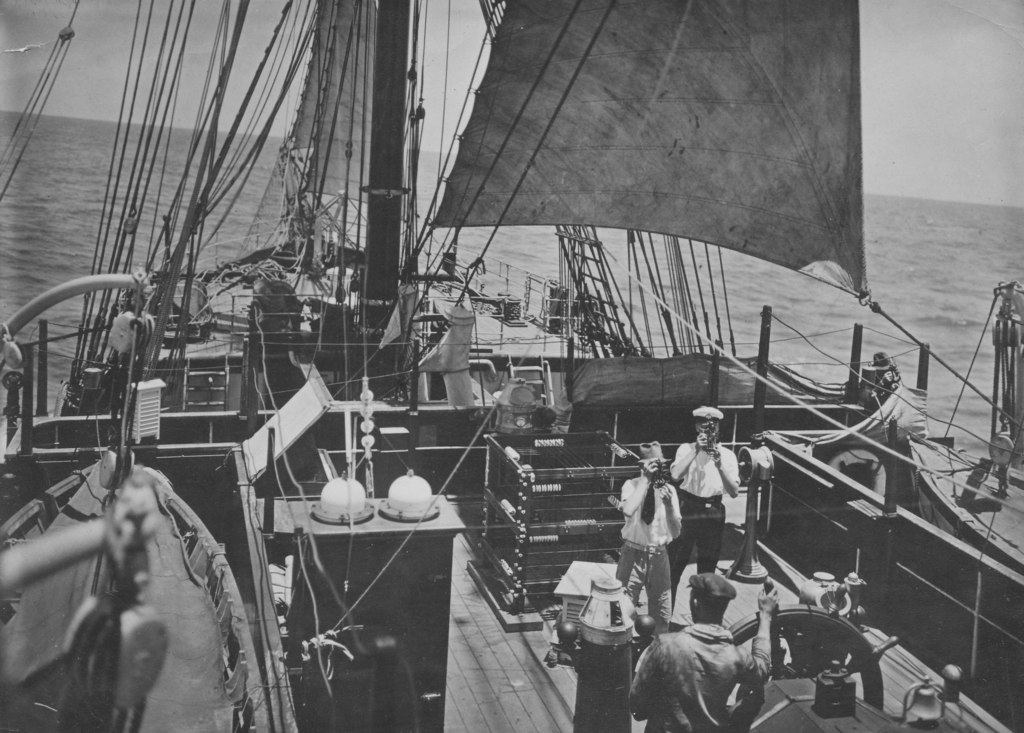 Deck of "Discovery" looking aft. DUNIH 1.506