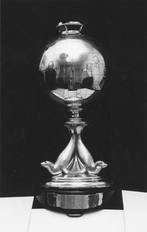 Globe presented to William Colbeck DUNIH 1.520