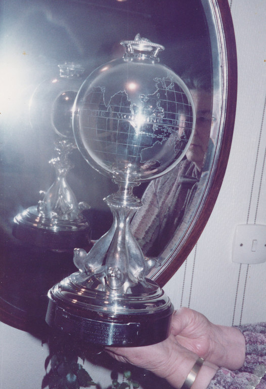 Globe presented to William Colbeck DUNIH 1.522
