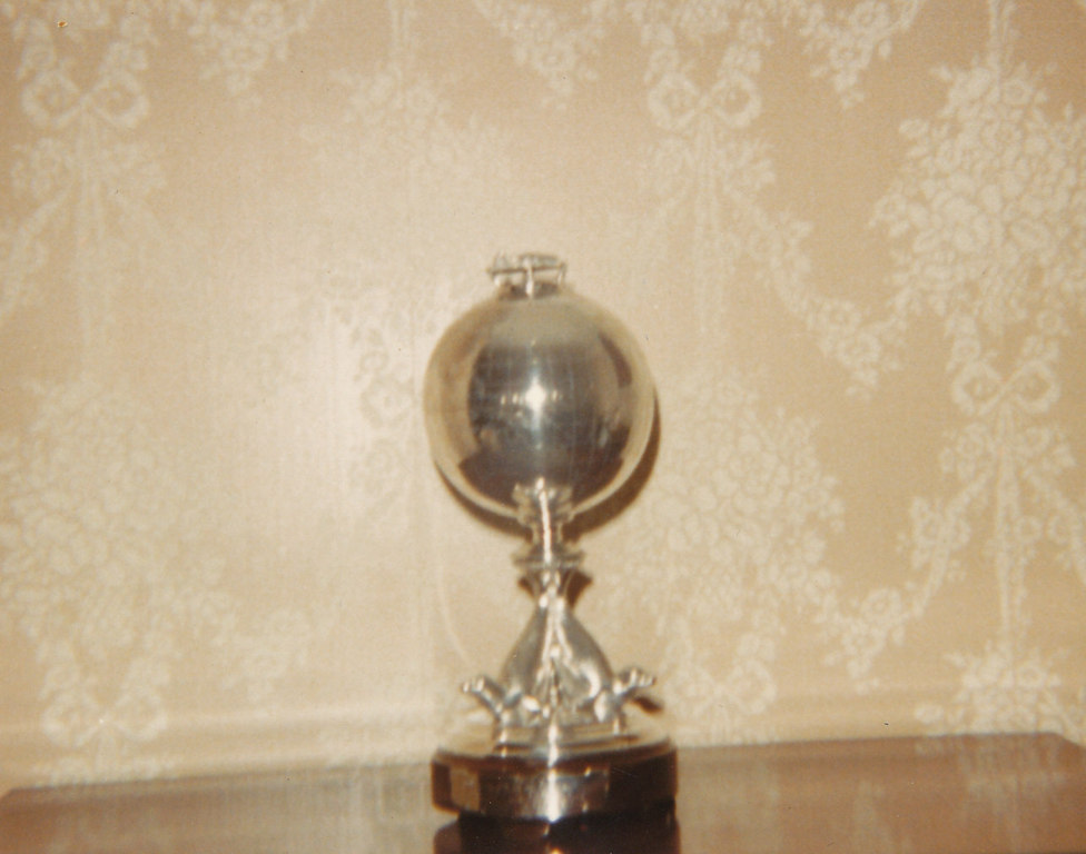Globe presented to William Colbeck DUNIH 1.523