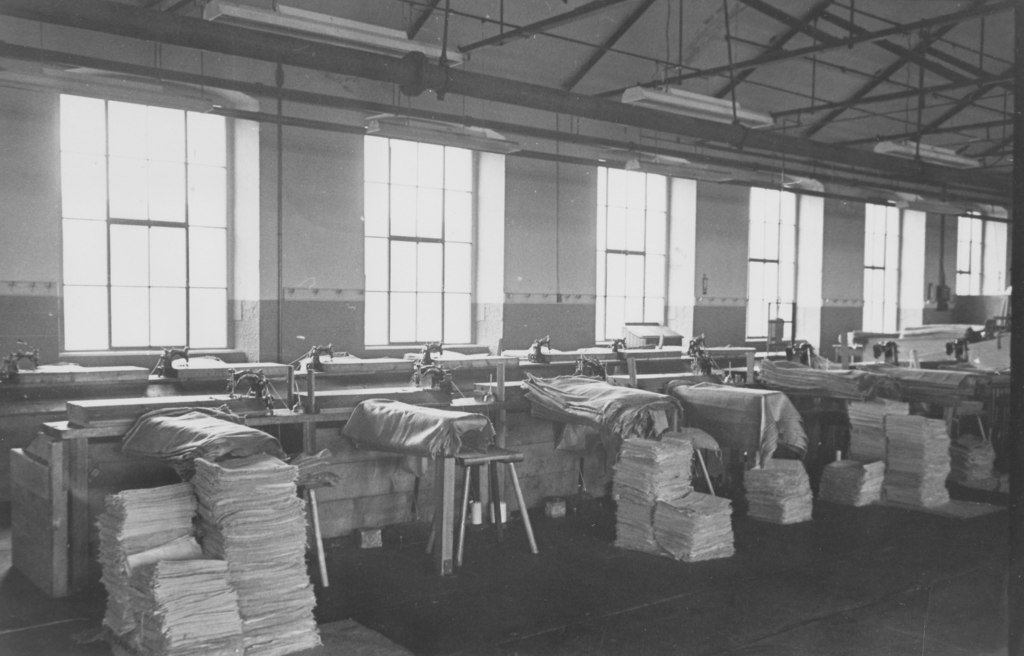 Row of 'Yankee' Sewing Machines DUNIH 2008.8.8