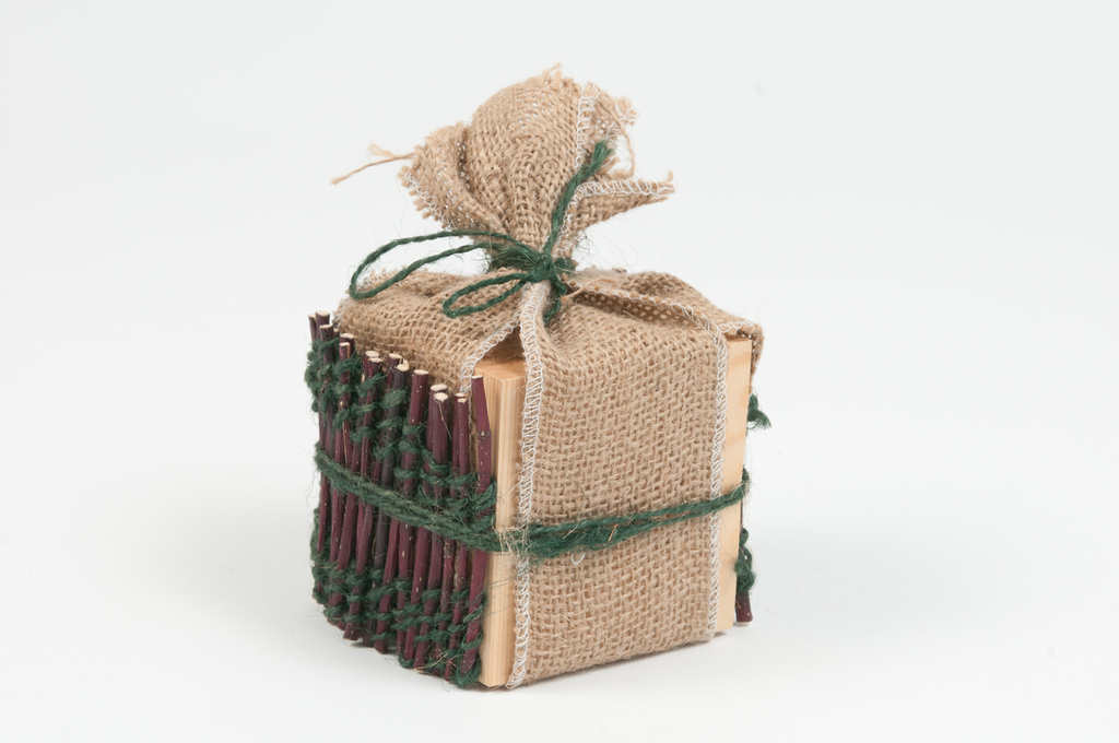 Cube wrapped with strips of jute and wooden twigs DUNIH 2011.1.72