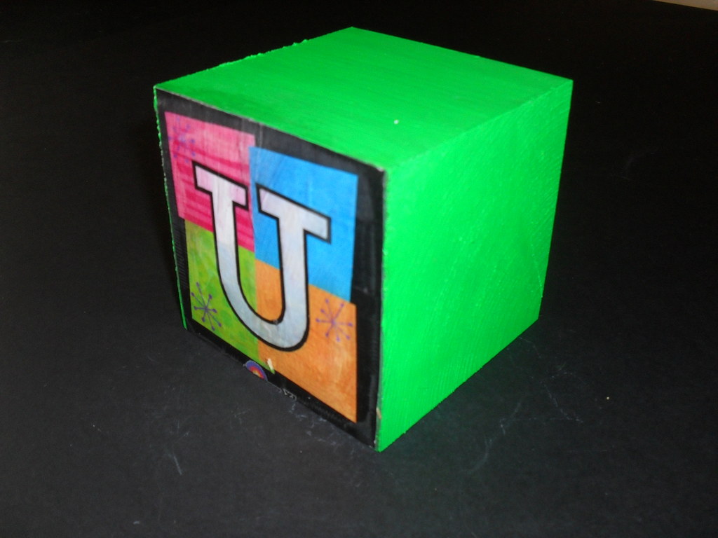 Cube embellished with the latter 'U' DUNIH 2011.1.80.2