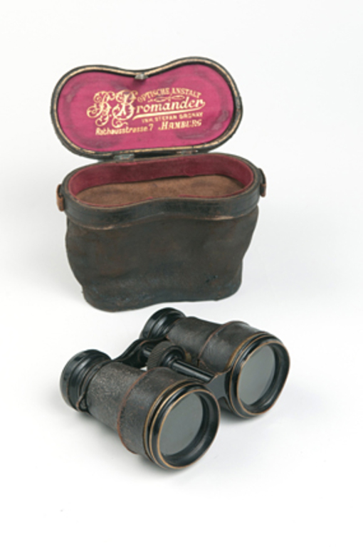 Captain Colbeck's binoculars DUNIH 209
