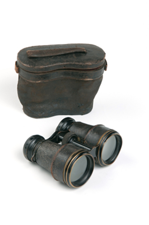 Captain Colbeck's binoculars DUNIH 209