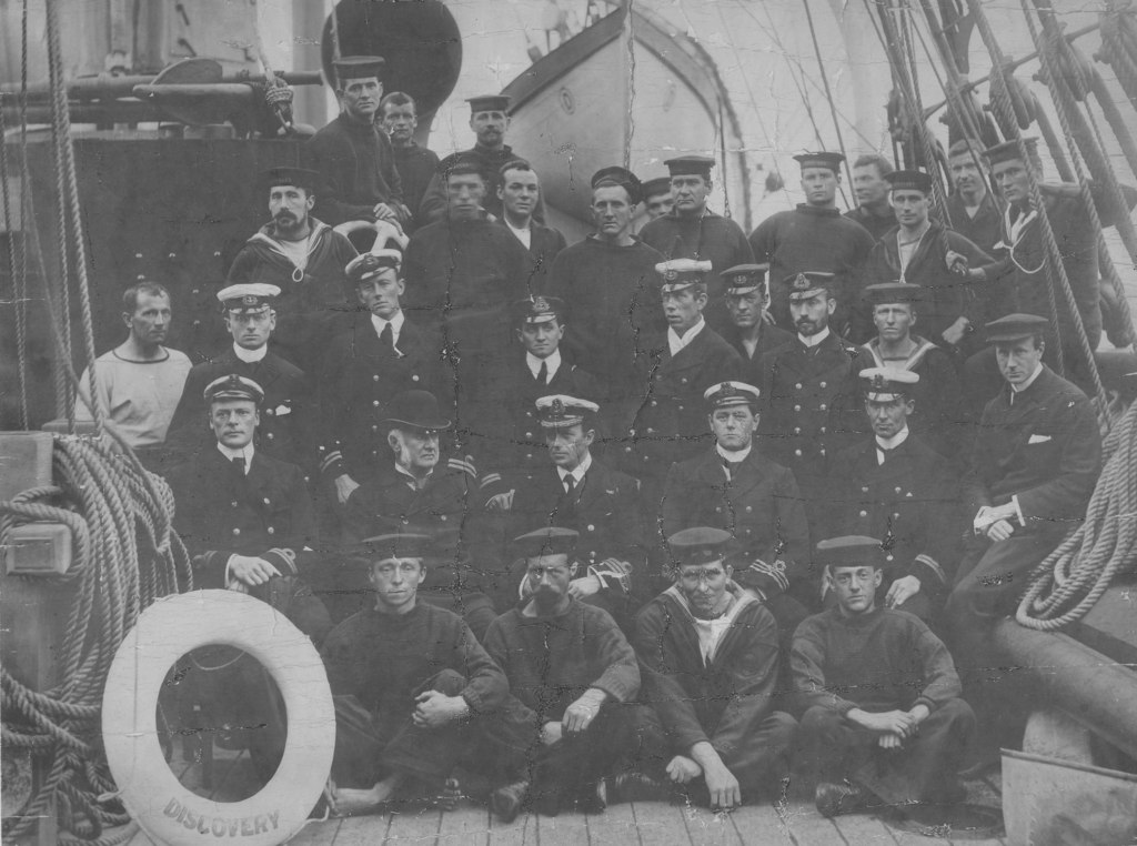 Officers and crew of "Discovery", 1904 DUNIH 23.1