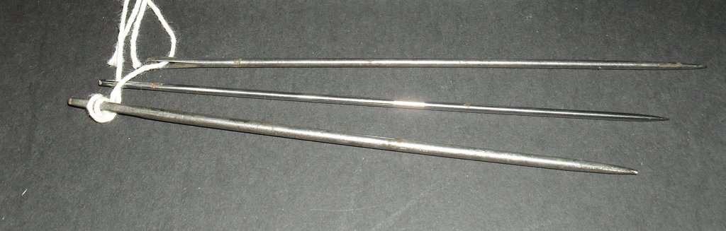 3 small weaver's needles DUNIH 383.8