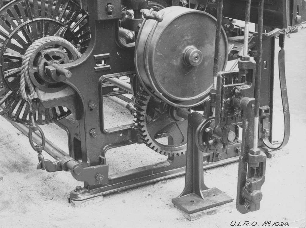 ULRO - Close-up of gears on a unknown machinery part DUNIH 394.2