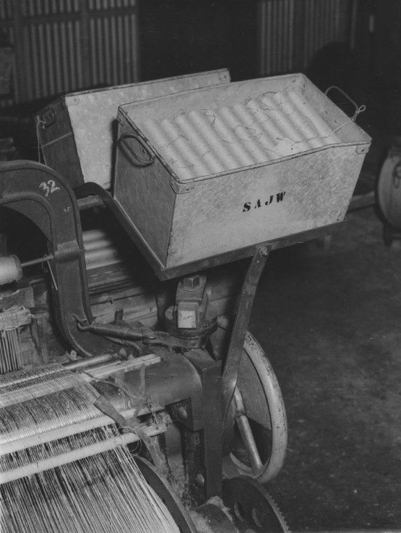 ULRO - a close-up of a machinery section (loom) DUNIH 394.27