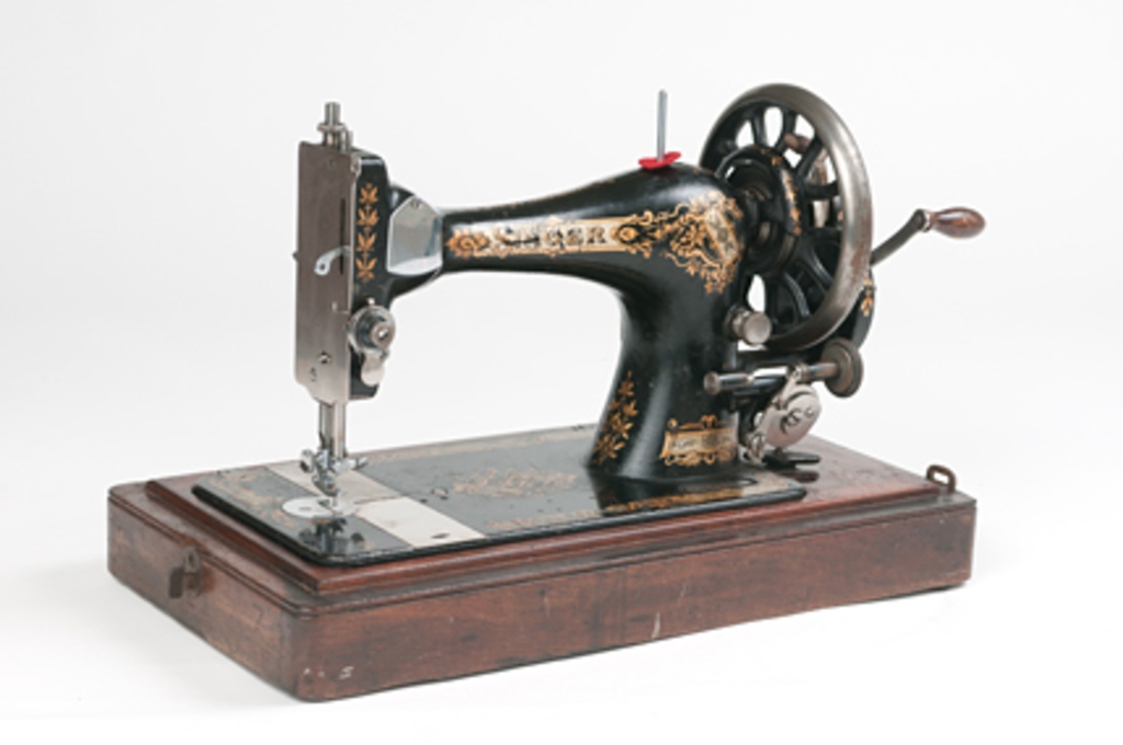 Sewing Machine used on Discovery DUNIH 434