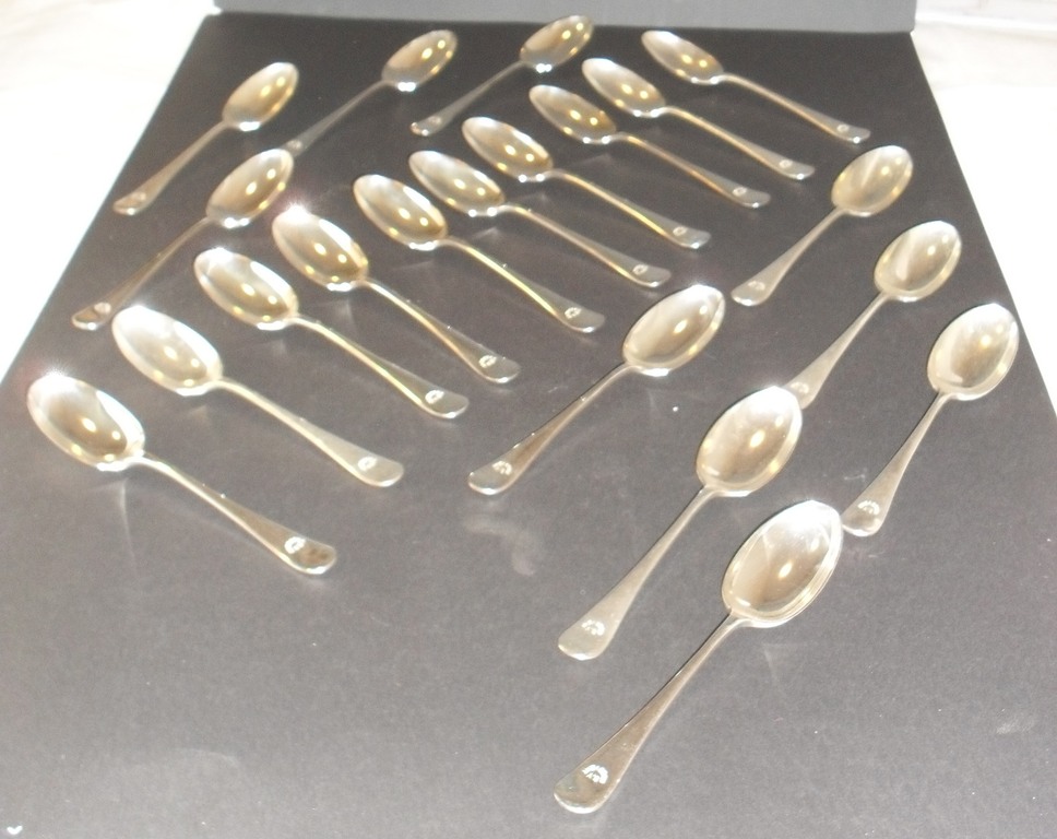 20 Large Serving Spoons relating to BANZARE DUNIH 516.11