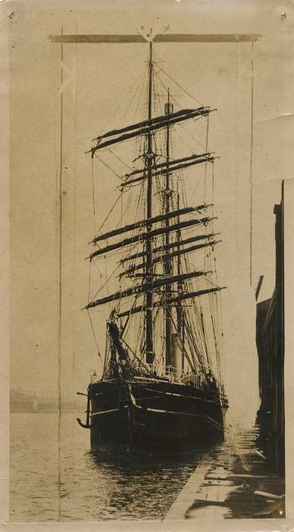 The Discovery moore at unidentified wharf SCO 30