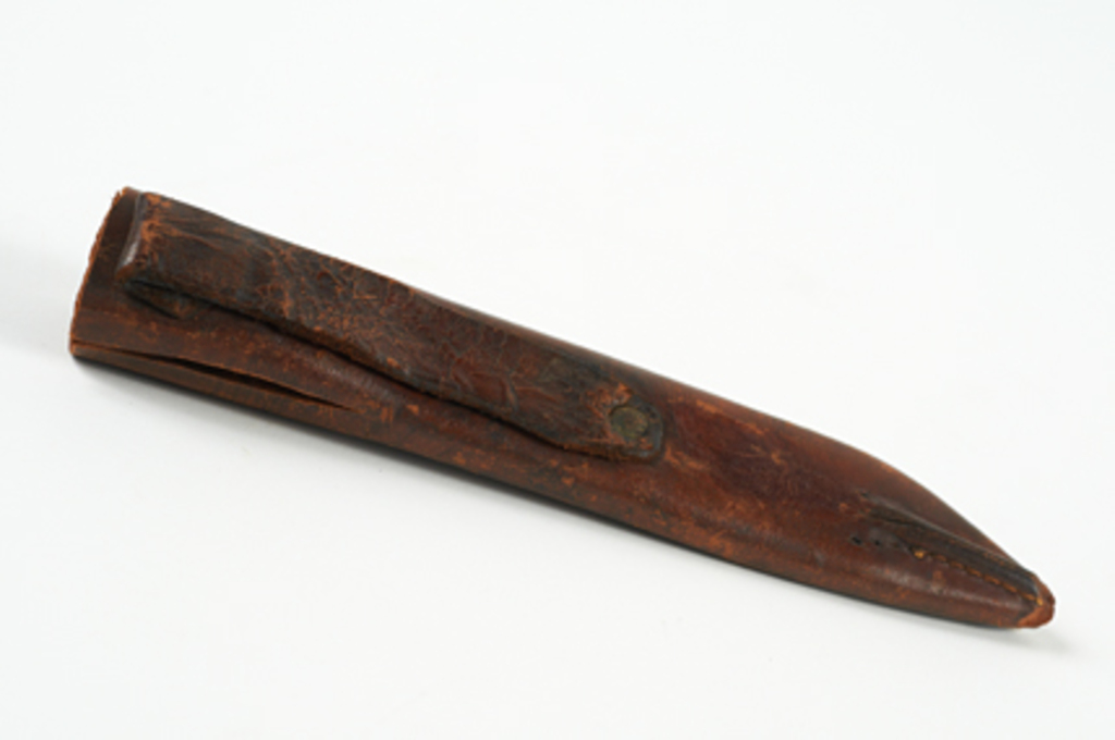 Knife and sheath belonging to Captain Scott W 79.133.52