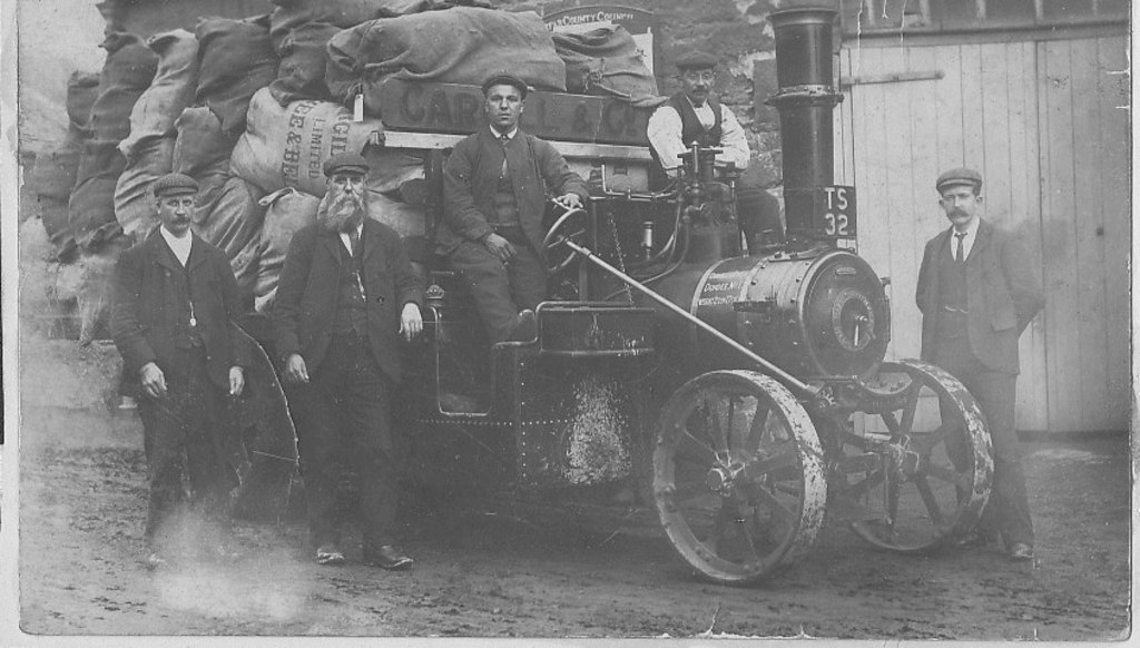 Bleachfield workers with motorised car TS 32. DUNIH 353.20