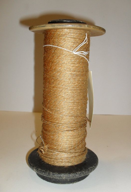 Spool with jute and wire thread DUNIH 2008.129.1
