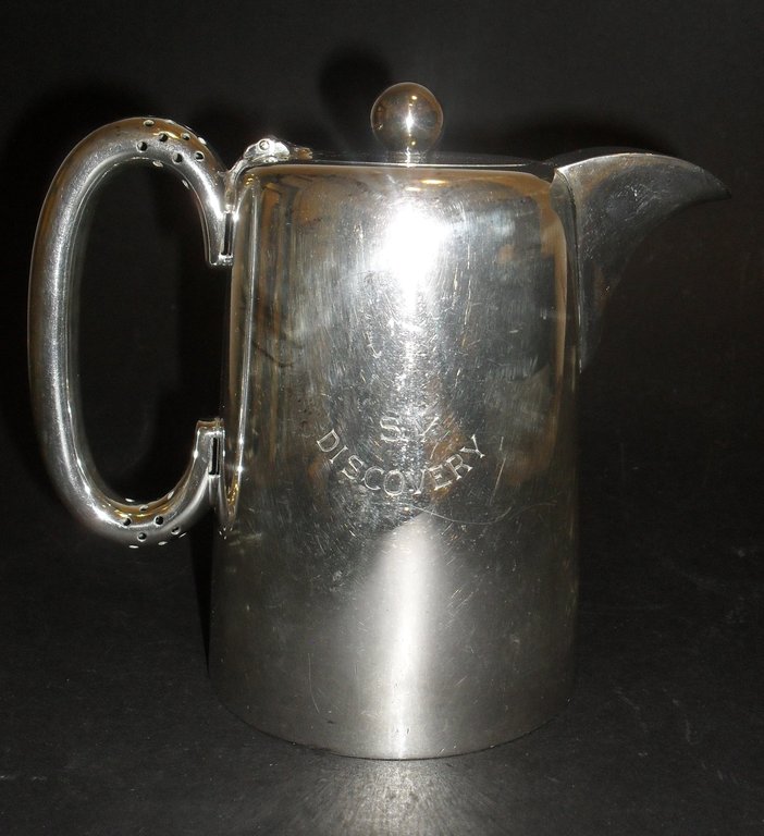 Hot Water Pot engraved S.Y. Discovery, Banzare DUNIH 516.5