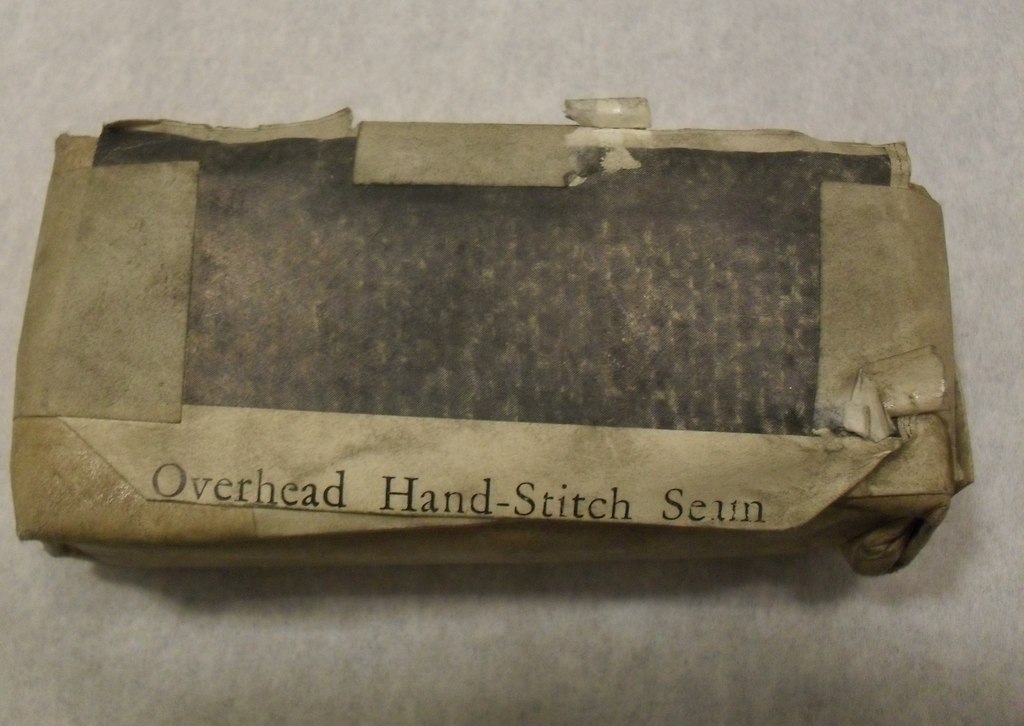 Wrapped printing block of overhead hand stitched seam DUNIH 284.101