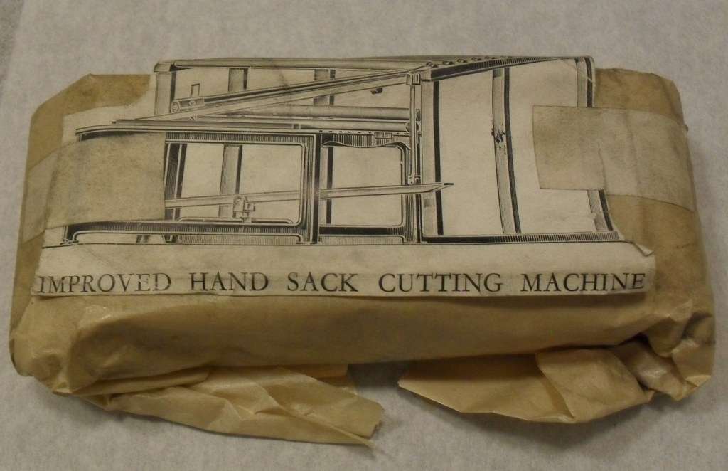 Wrapped printing block of improved hand sack cutting machine DUNIH 284.117