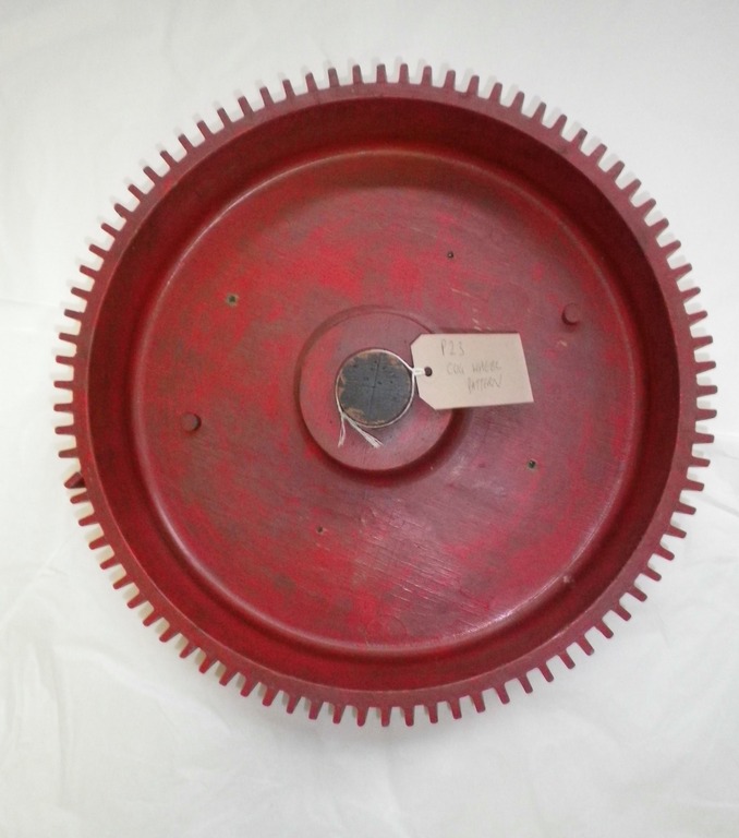 Red wooden cog wheel pattern DUNIH 2015.9
