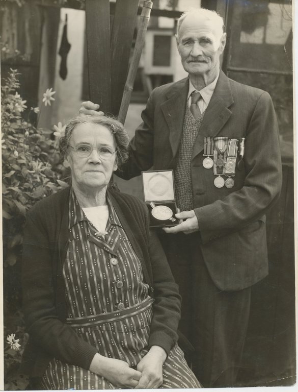 Photograph of Frank Plumley and his wife DUNIH 2016.30.23