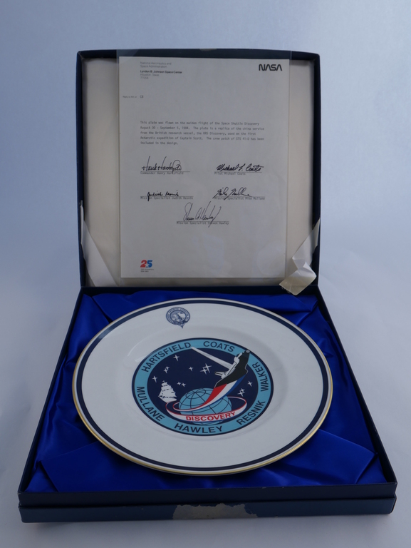 Dinner Plate produced for Discovery Space Shuttle Expedition DUNIH 2016.23.2.1