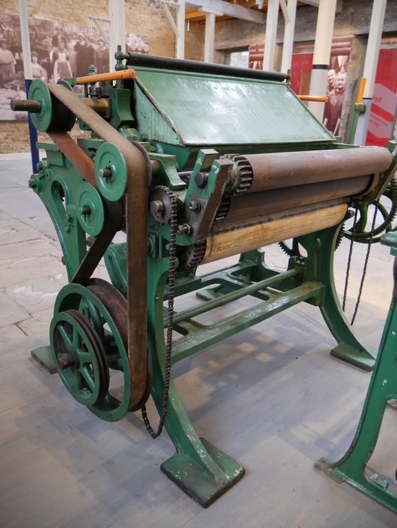 Cropping (shearing) machine DUNIH 2015.29