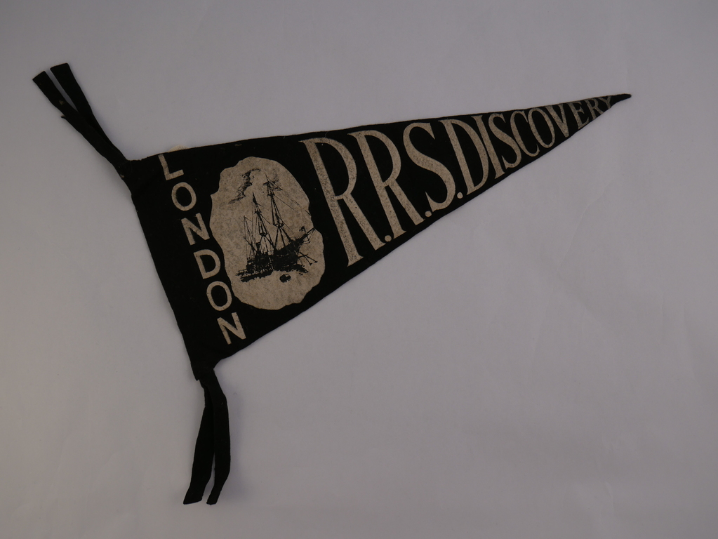Pennant Souvenir from RRS Discovery DUNIH 2015.8.1