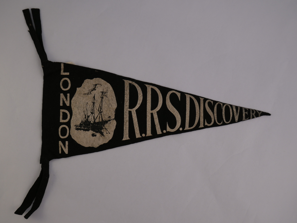 Pennant Souvenir from RRS Discovery DUNIH 2015.8.1
