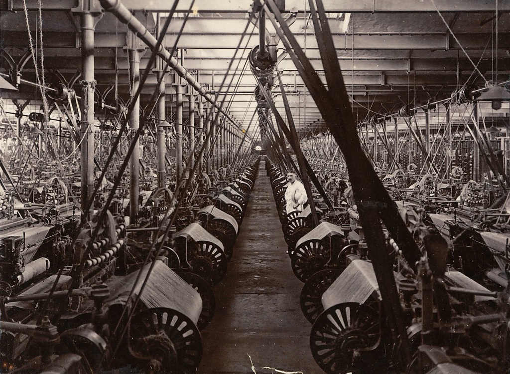 Weaving department of Indian Mill photograph DUNIH 2015.3.4