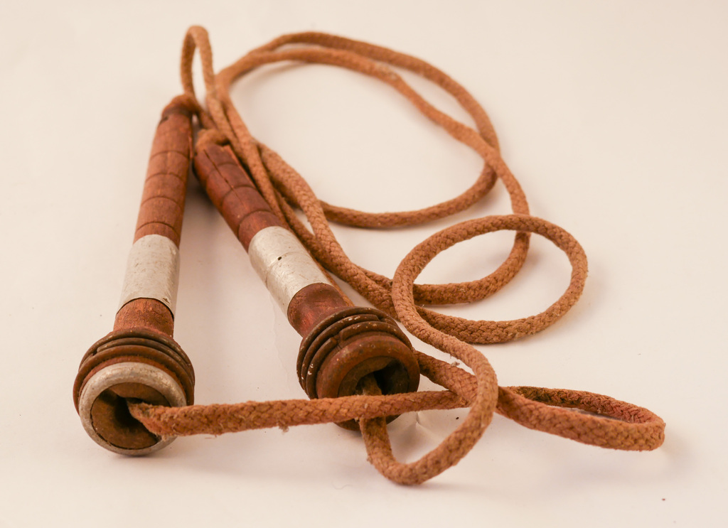 Skipping Rope with handles made from wooden pirns DUNIH 2013.26
