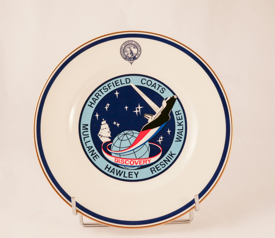 Dinner Plate produced for Discovery Space Shuttle Expedition DUNIH 2013.35