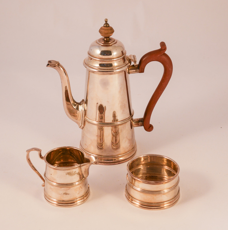 Silver plated coffee pot DUNIH 2011.36.1