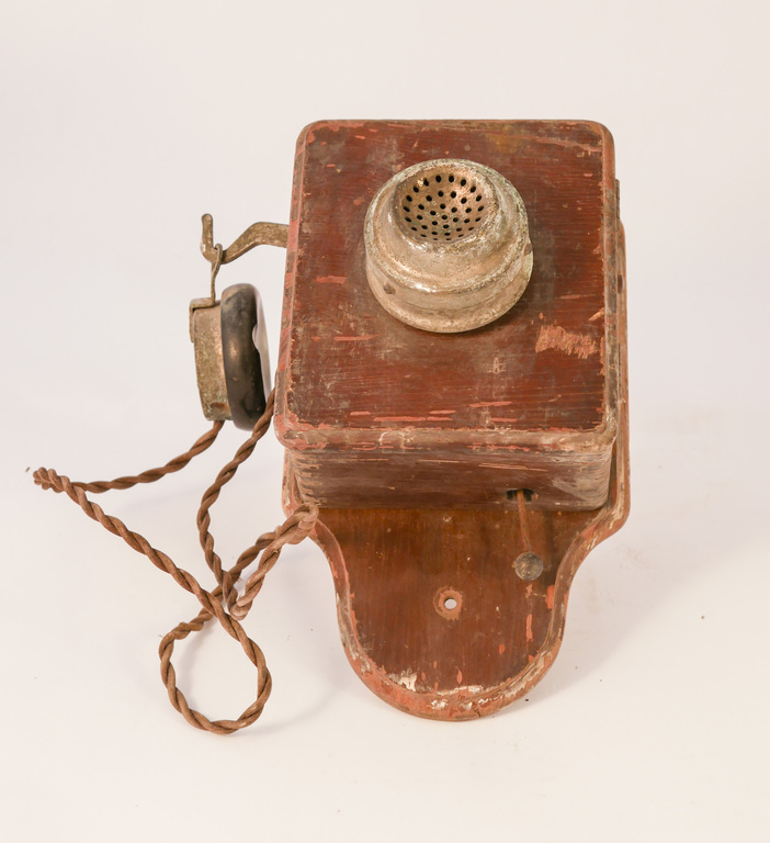 Telephone in wood case DUNIH 2010.13