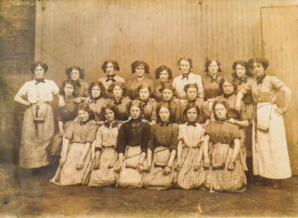 Group of Weavers from Bowbridge Works, circa 1900s DUNIH 2017.27