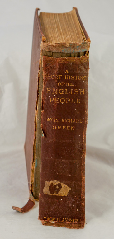 &#39; A Short History of the English People&#39; -Book part of Discovery 1901-1904 library DUNIH 2018.24.18
