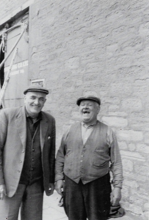 Photograph of jute stowers - Jim Taylor and Jim Martin DUNIH 2018.28.5