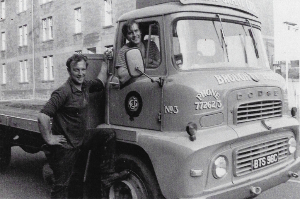 Photograph of jute stowers- Chic Findlay and unknown driver DUNIH 2018.28.25
