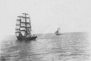 Image of "Discovery" with small boat DUNIH 1.335
