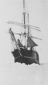 Image of RRS Discovery in pack ice DUNIH 1.337