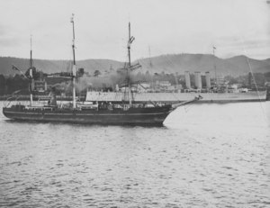 Image of "Discovery" arriving at Hobart, Tasmania, 1930 DUNIH 1.492