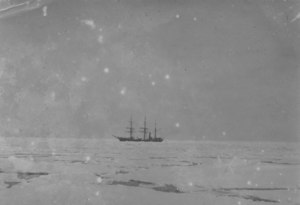 Image of Discovery in pack ice DUNIH 1.511