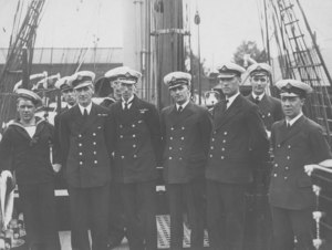 Image of Officers of "Discovery", 1929-30 DUNIH 1.532
