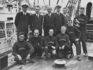 Image of Officers and crew of "Discovery", 1929-31 DUNIH 1.534