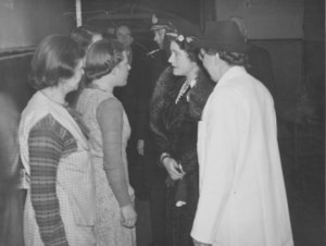 Image of Ashton Works royal visit- talking to female workers DUNIH 113.16